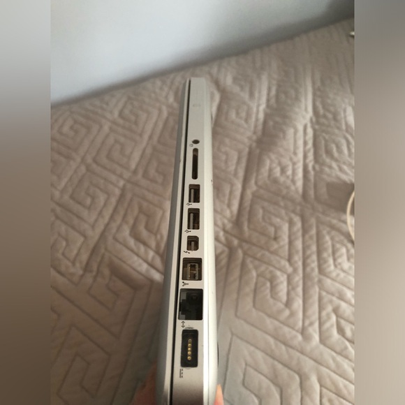 MacBook - Picture 4 of 9